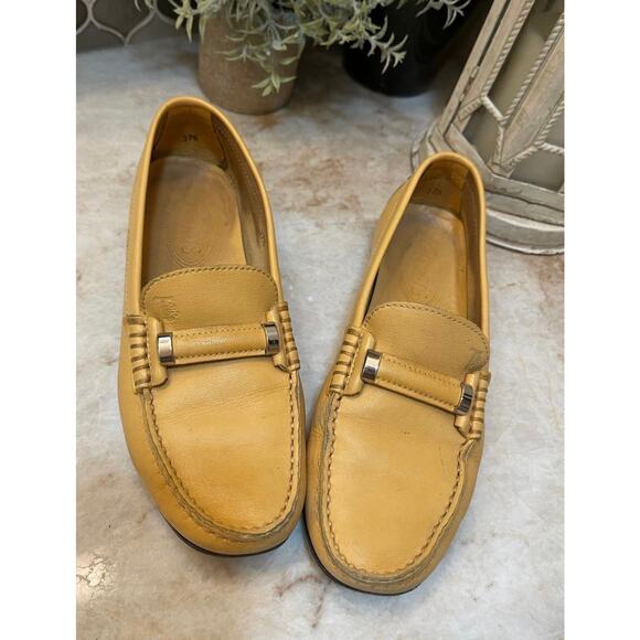 Tod’s London Loafers yellow leather Sz 37-1/2 - Picture 1 of 13